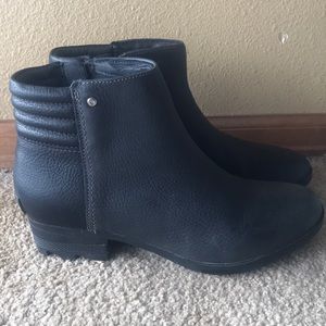 Sorel Danica Shortie Boots, size 9